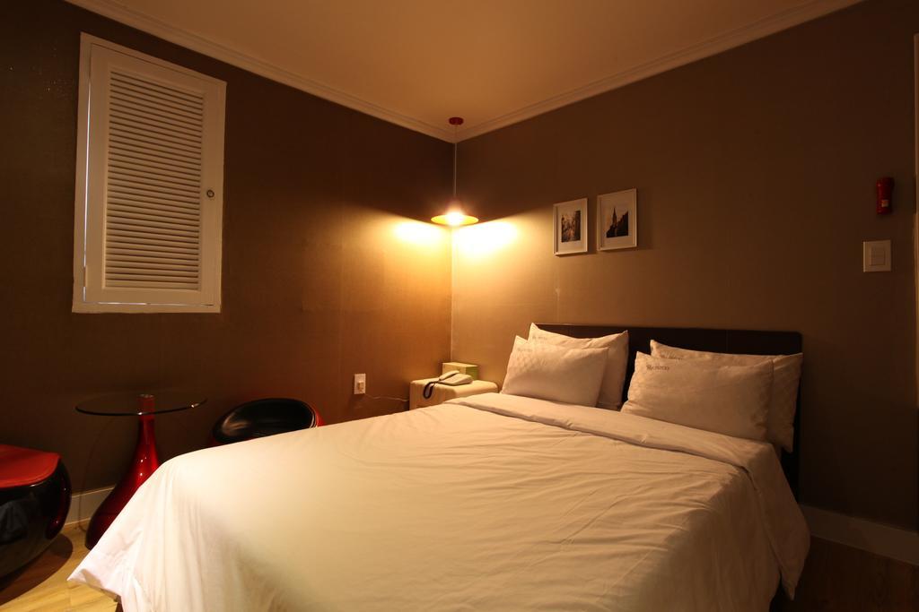 Hotel Goguma Shinchon Сеул Екстериор снимка