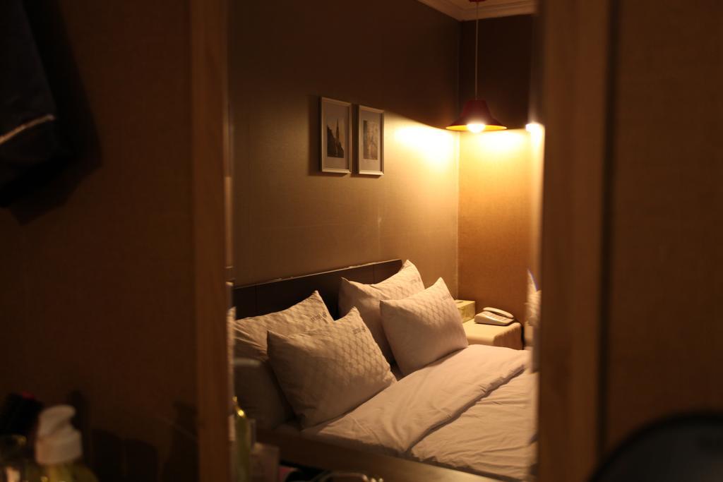 Hotel Goguma Shinchon Сеул Екстериор снимка