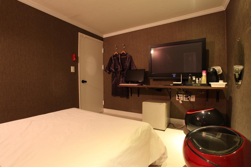 Hotel Goguma Shinchon Сеул Екстериор снимка