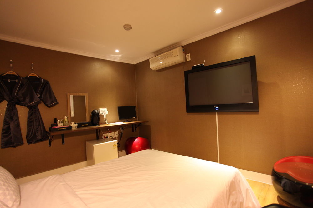 Hotel Goguma Shinchon Сеул Екстериор снимка