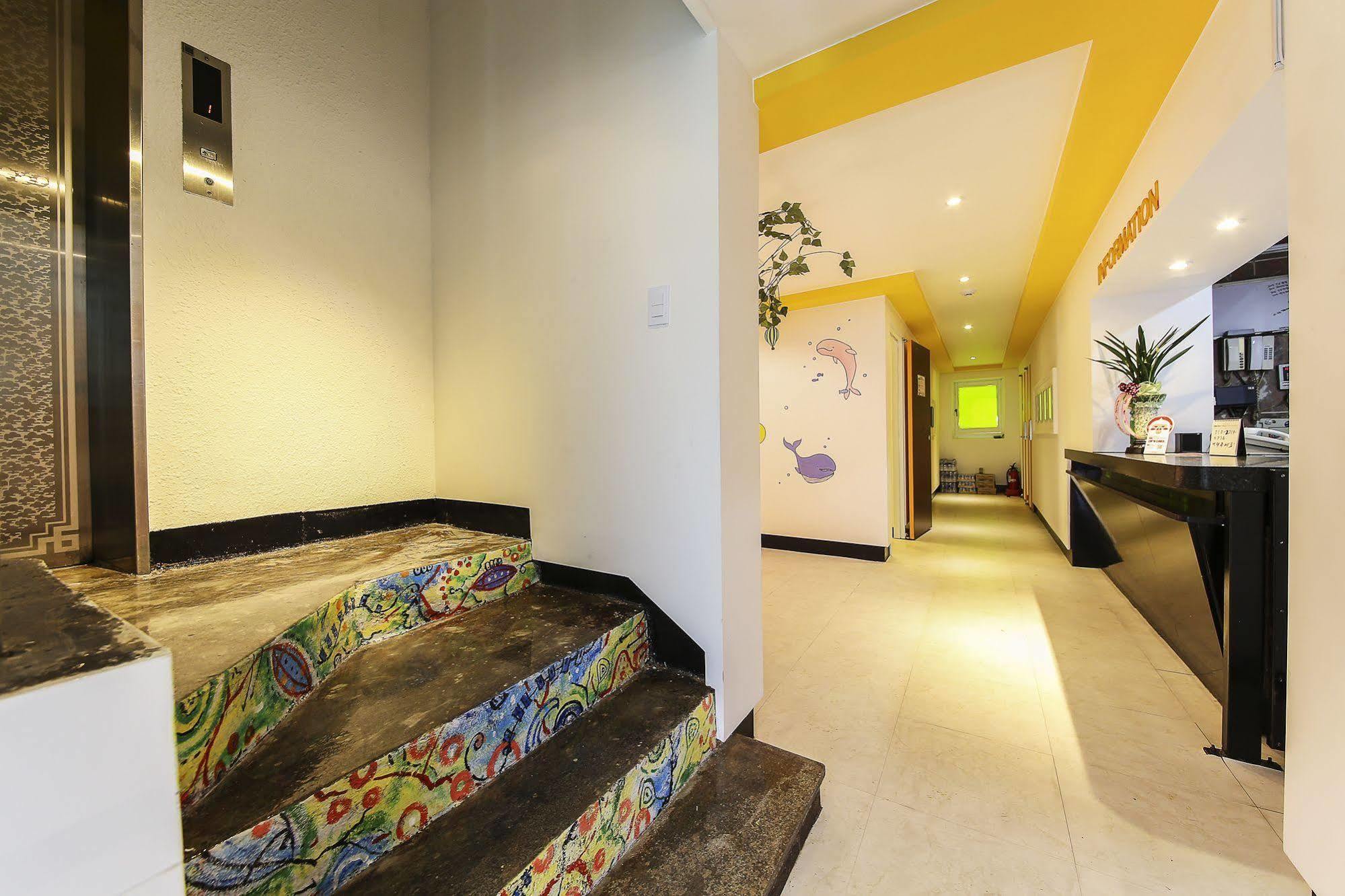 Hotel Goguma Shinchon Сеул Екстериор снимка