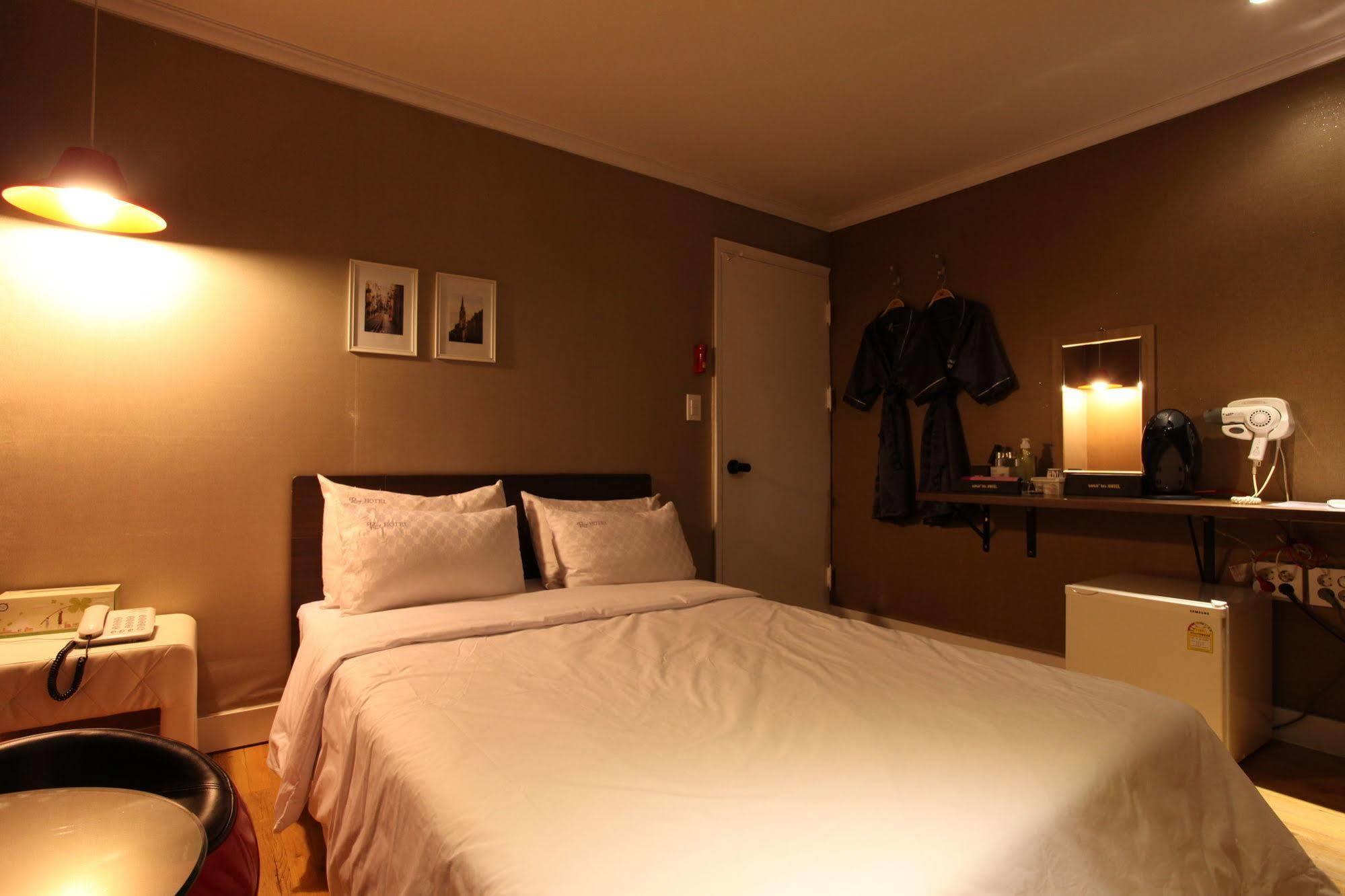 Hotel Goguma Shinchon Сеул Екстериор снимка